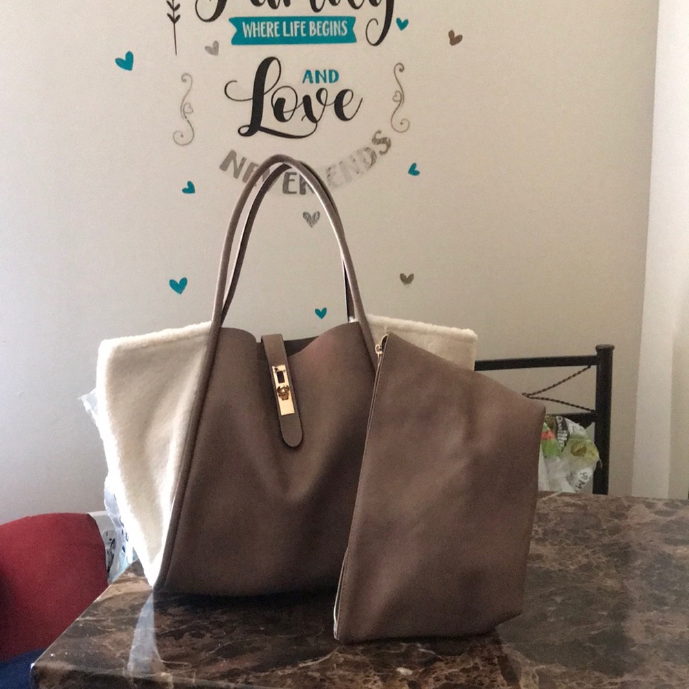 Beige and white tote bag matching cosmetic pouch